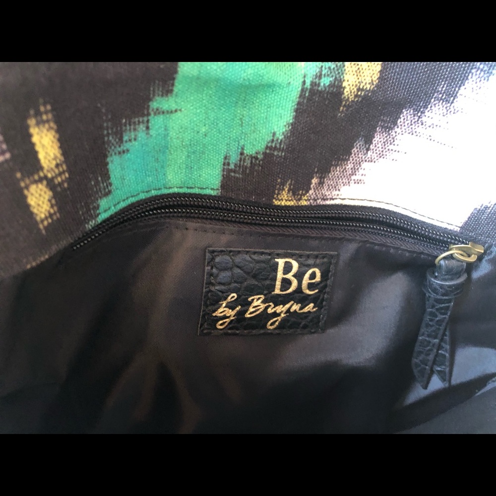 Be by Bryna Nicole green ikat clutch - Picture 7 of 8